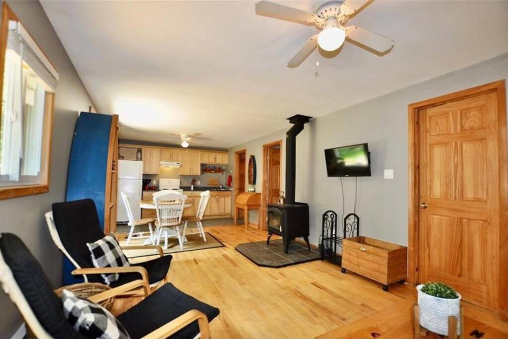 Вилла Muskoka Manor Dwight Экстерьер фото
